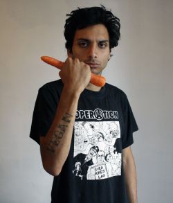 militant-vegan-carrot1